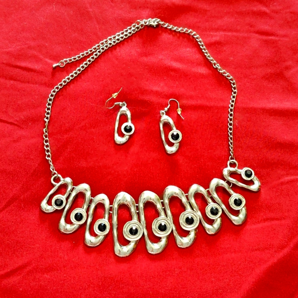Paparazzi ♥ Take A Bow - Black ♥ Necklace